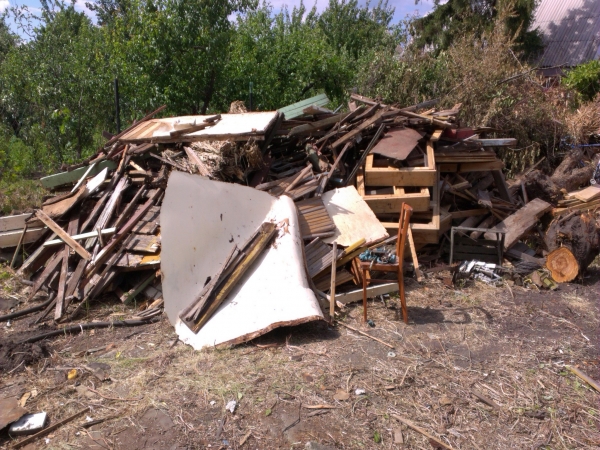 Демонтаж  частных домов и построек вручную в Днепре