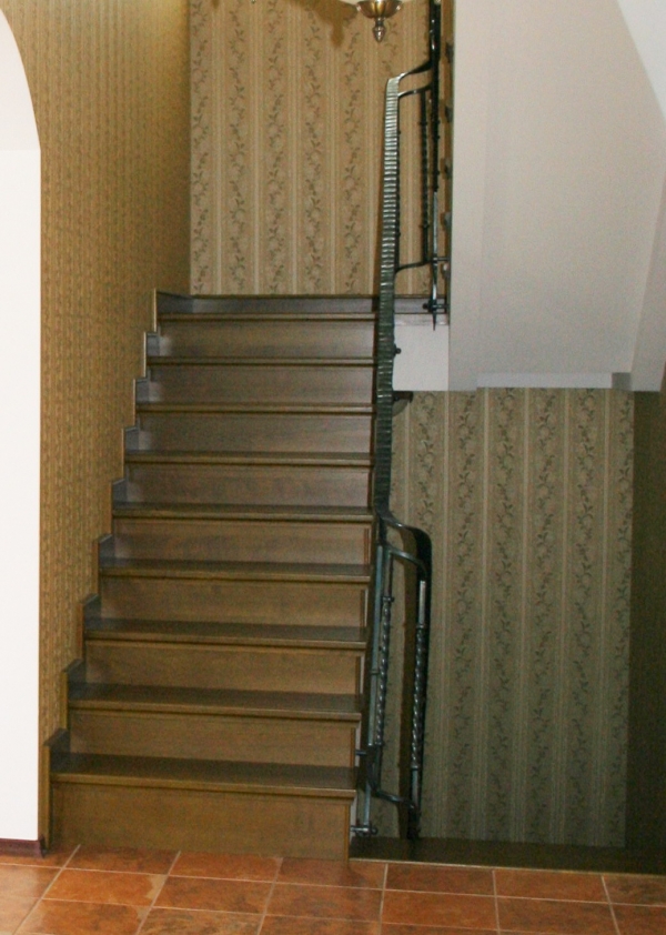 Лестницы на второй этаж. "Броневик" Днепр.