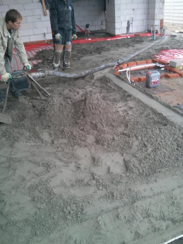 Машинная (цементно-песчаная) стяжка с затиркой и (гипсовая) штукатурка